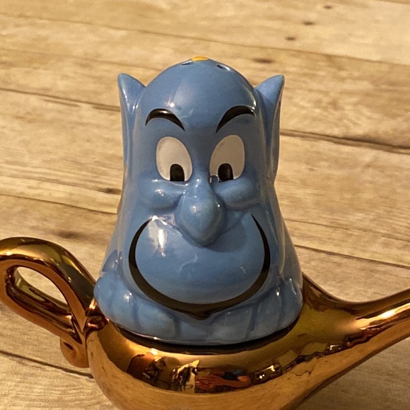 Disney Aladdin Genie in Lamp - Picture 2 of 11